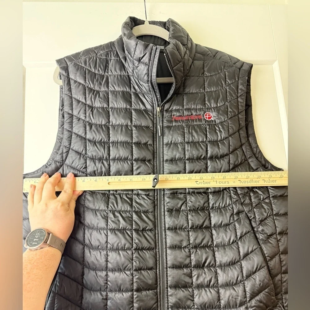 the North Face Quilted Vest Men’s Large Thermoball Eco Black Packable corp logo